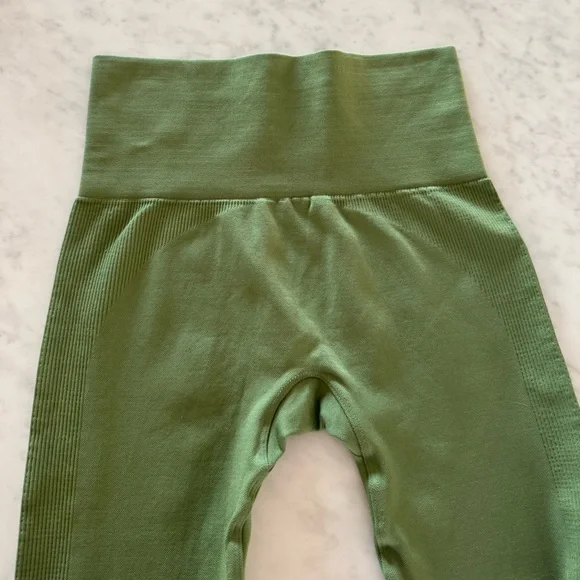 set active green ribbed sports bra & matching leggings - Picture 8 of 11